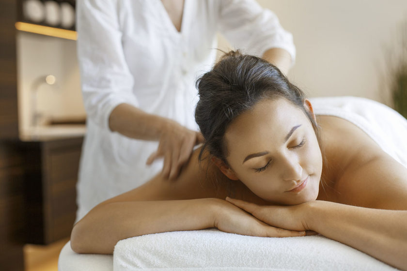 Massage-Anwendung im Belchenhotel in Aitern im Schwarzwald