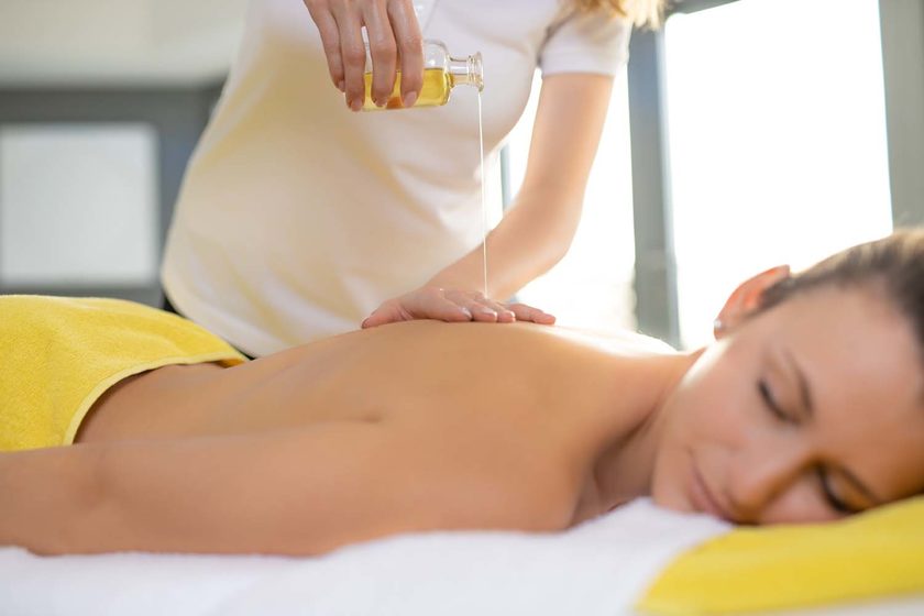Wellness-Massage mit Öl im Spa Vital im Wellness- und Gesundheitspark Thermarium in Bad Schönborn 
