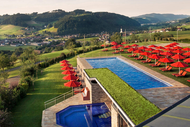 3_Elztalhotel-schwimmbad-aussenbecken-panorama