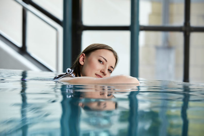 Cassiopeia Therme Badenweiler -  Frau im Wasser