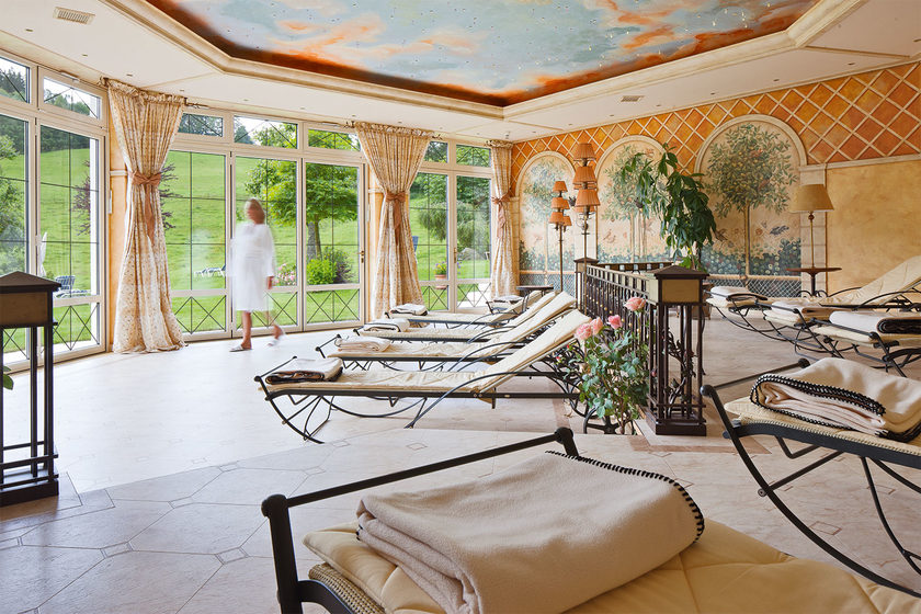 Ruheraum mit Gartenblick im 5 Wellness Stars ausgezeichneten Hotel Kesslermühle in Hinterzarten