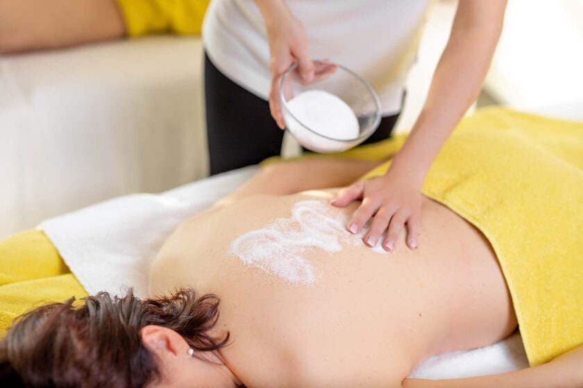 Wellness-Massage mit Salzabrieb im Spa Vital im Wellness- und Gesundheitspark Thermarium in Bad Schönborn